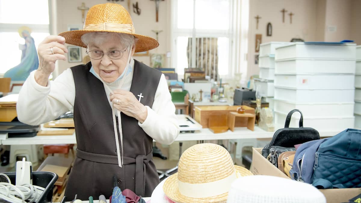 Une vente colossale chez les Sœurs de Sainte-Anne