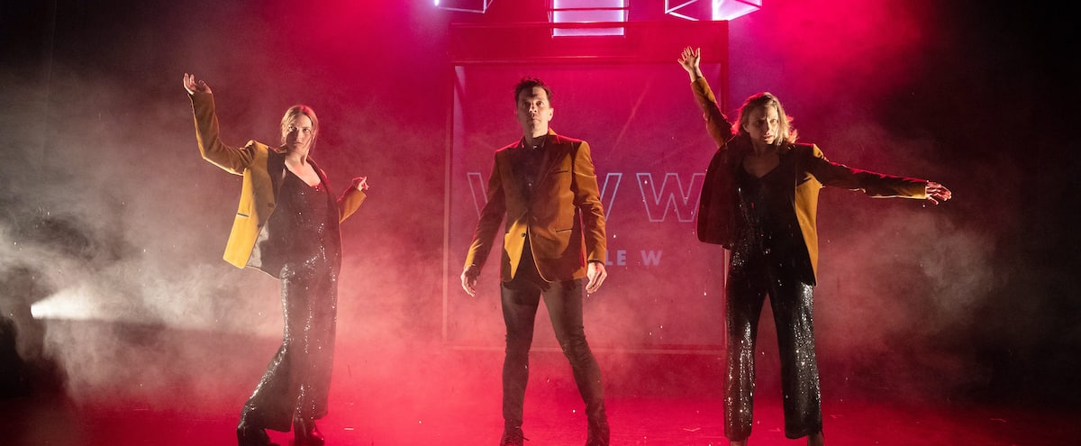 Un essai théâtral éclaté en deux temps