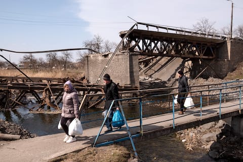 The Ukrainian forces ont voluntarily bousillé the main bridge of Voznesensk. Les citoyens empruntent dorénavant un pont secondaire.