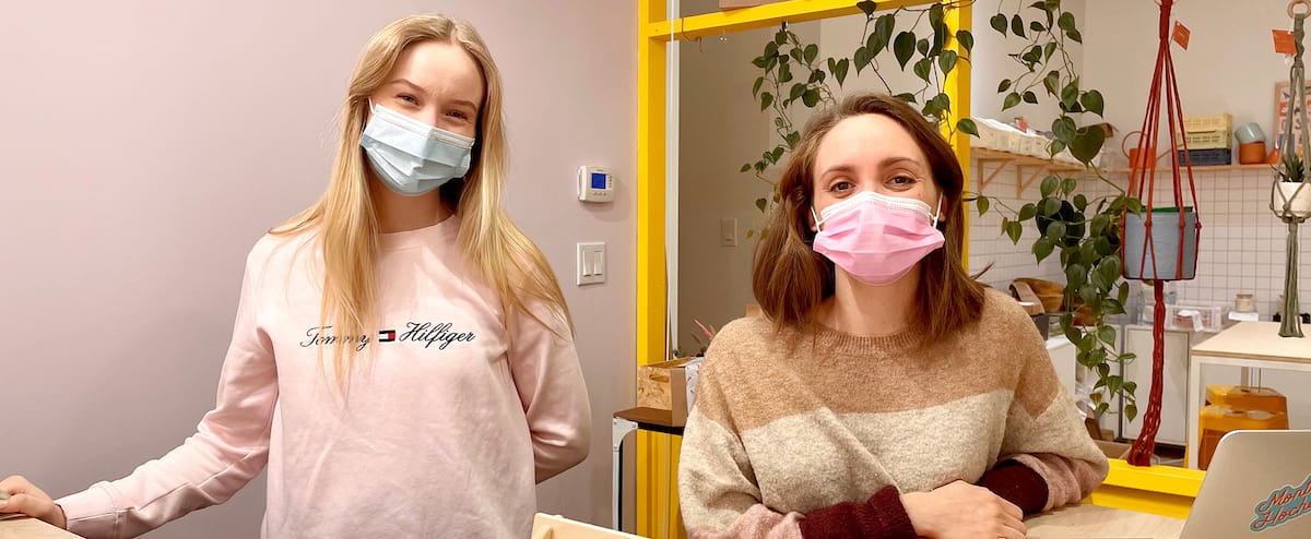 Des Québécois comptent garder leur couvre-visage