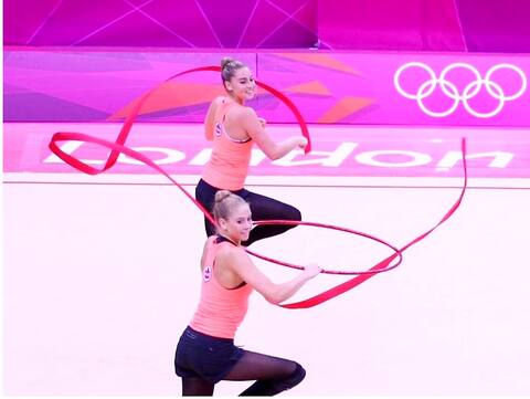 Alexandra Landry (in the background) at the London Games in 2012.