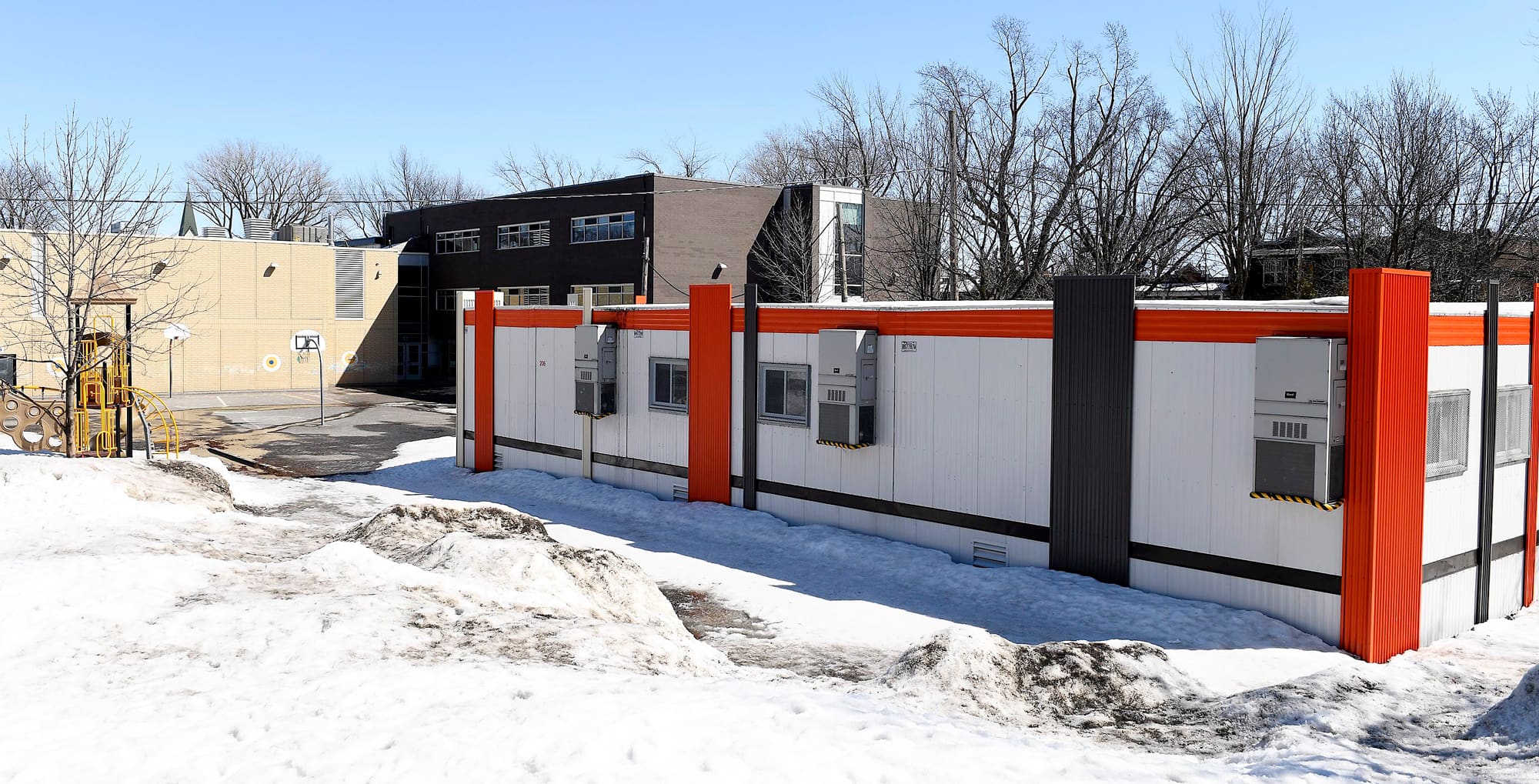 &Eacute;coles: des millions $ pour des roulottes
UNE FORTUNE EN LOCAUX TEMPORAIRES&nbsp;&nbsp;