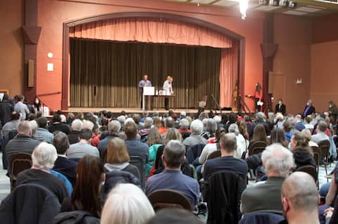 About 500 people gathered in a room in Quebec on Tuesday evening in support of the tramway project.