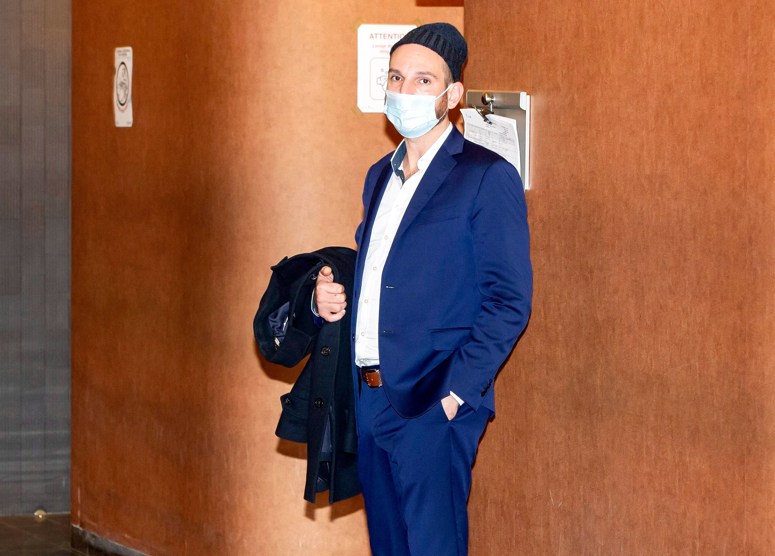 $ 500 was paid to import 64 kg of coke