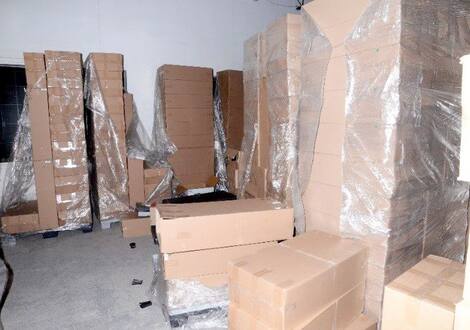 Seizure of cocaine While checking the container that arrived by boat to the port of Montreal, 64 kilos of coke hidden in drawers in cardboard boxes in the hands of federal police were found.