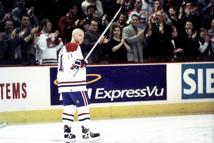 Em 9 de abril de 2002, Saku Koivu reviveu seu jogo depois de combater um câncer agressivo que se manifestou alguns dias antes da estreia do acampamento de treinamento. Le Canadien confirmou seu lugar nas séries devido a uma foule survoltée em Montreal.