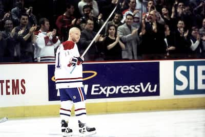 Em 9 de abril de 2002, Saku Koivu reviveu seu jogo depois de combater um câncer agressivo que se manifestou alguns dias antes da estreia do acampamento de treinamento. Le Canadien confirmou seu lugar nas séries devido a uma foule survoltée em Montreal.