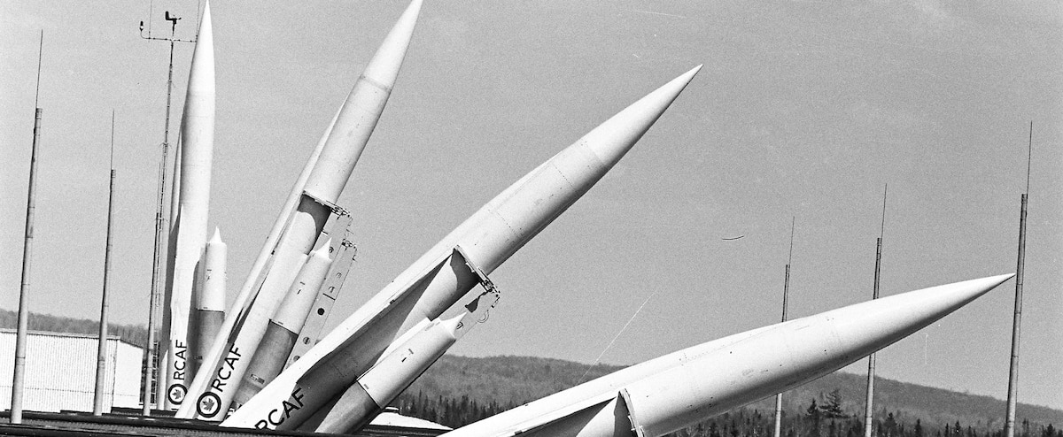 Le Québec a déjà abrité un arsenal nucléaire
LA MACAZA
DE STATION RADAR À STATION... DE PLEIN AIR !
BOMBES NUCLÉAIRES À L’AÉROPORT
UNE BASE TOUJOURS FONCTIONNELLE