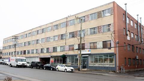 Le groupe criminel faisait également pousser du pot dans cet édifice de l'avenue du Parc.