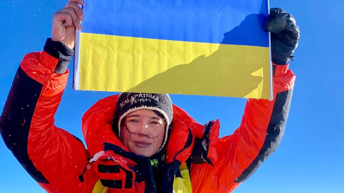Le drapeau ukrainien au sommet de l’Everest: il faut que «le monde entier nous aide»