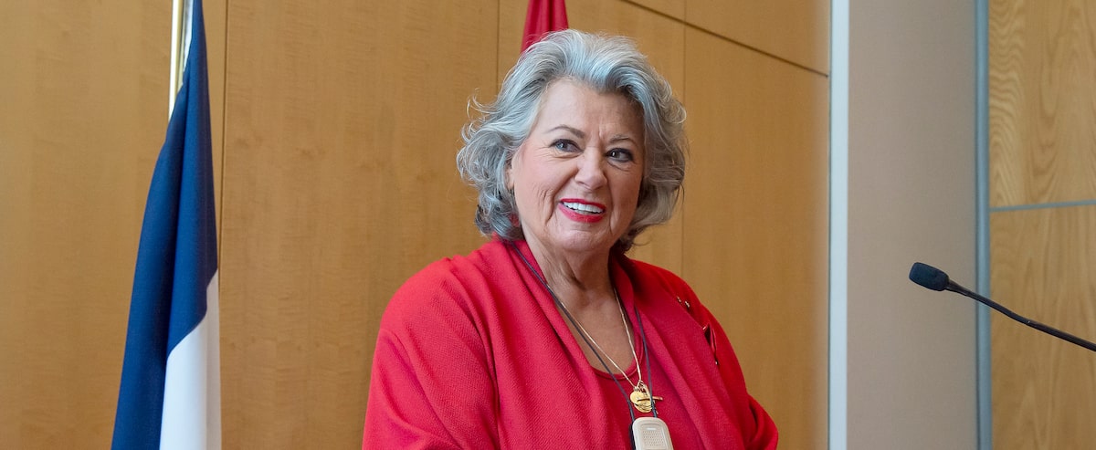 Ginette veut chanter une autre fois pour son héros