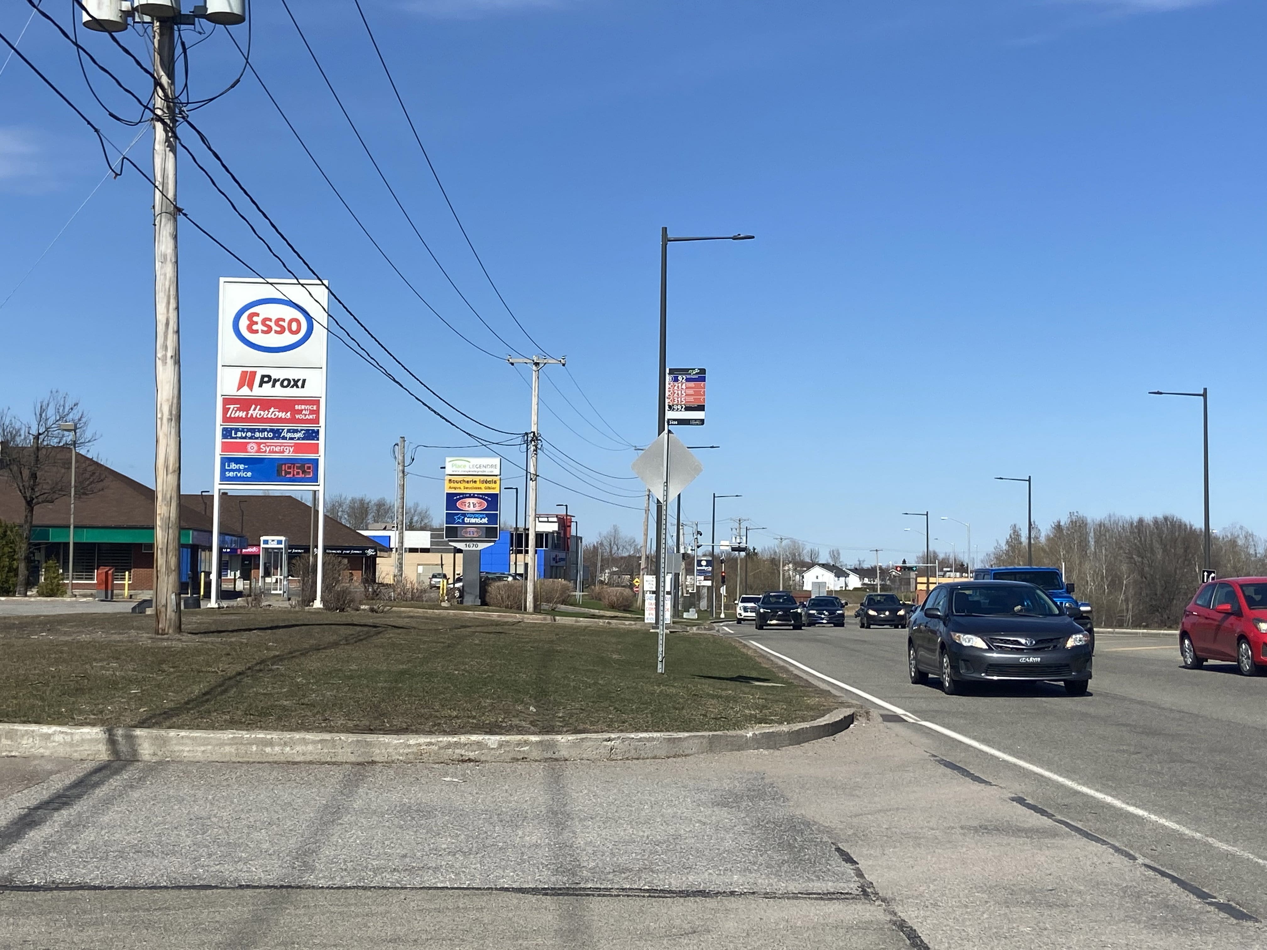 L&rsquo;essence fr&ocirc;le les 2$ le litre