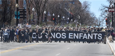 An impressive crowd of several thousand parents marched on Grande Alley on Sunday.