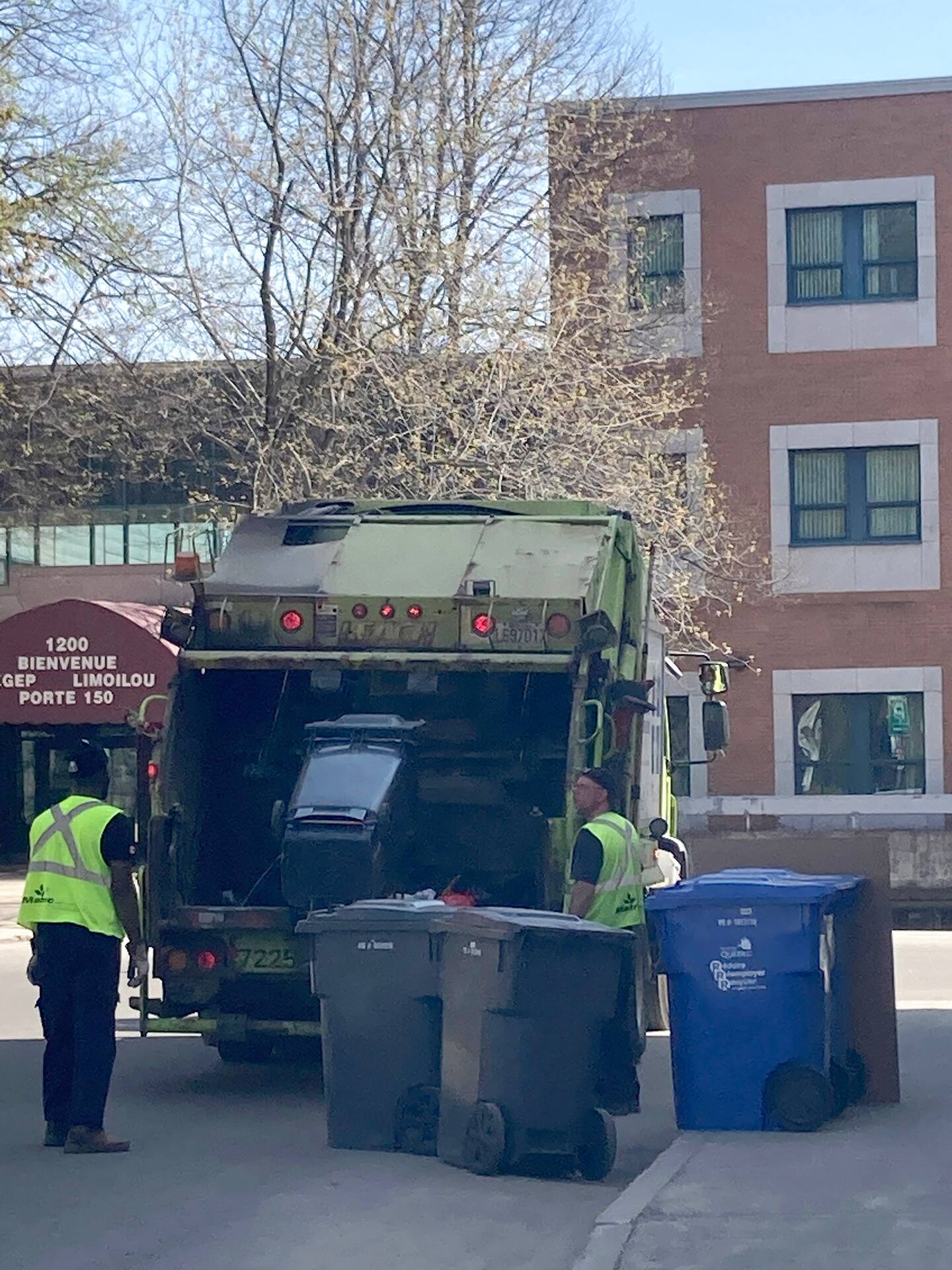 Québec : la collecte des ordures et du recyclage affectée par la pénurie de main-d’œuvre Québec : la collecte des ordures et du recyclage affectée par la pénurie de main-d’œuvre