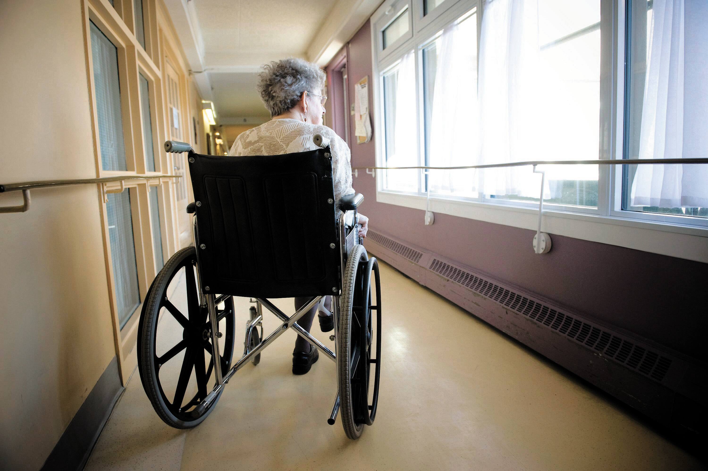 CHSLD au Québec: l’attente moyenne dépasse les sept mois