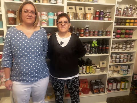 Closing stores on Sunday