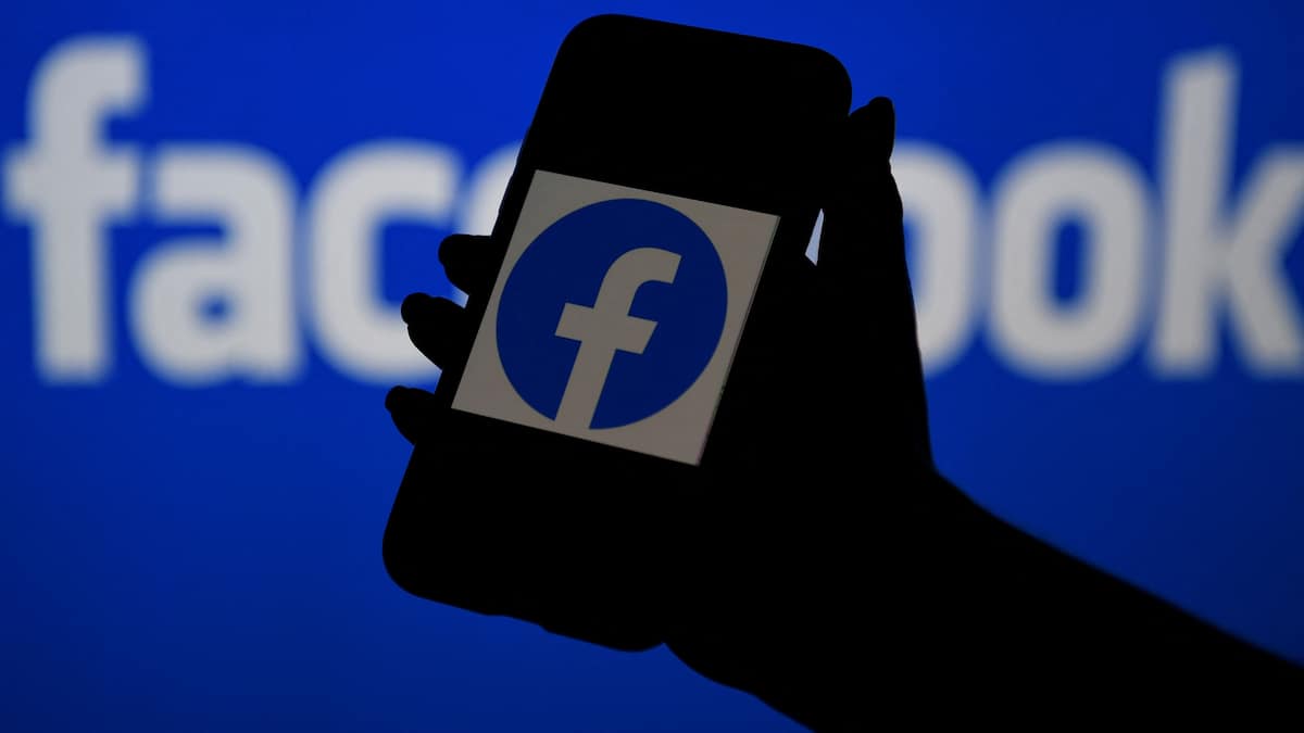 Facebook assouplit ses règles sur les discours violents contre l’armée russe