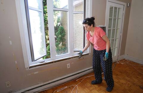 GEN-Sabrina Badene, owner and victim of unhygienic tenants in Longueuil.