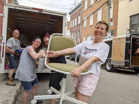Rose Tremblay-Fontaine (right) received help from her brother-in-law Sylvain Grenon and her sisters Marie-Pierre and Gabrielle to travel to Quebec on Friday.