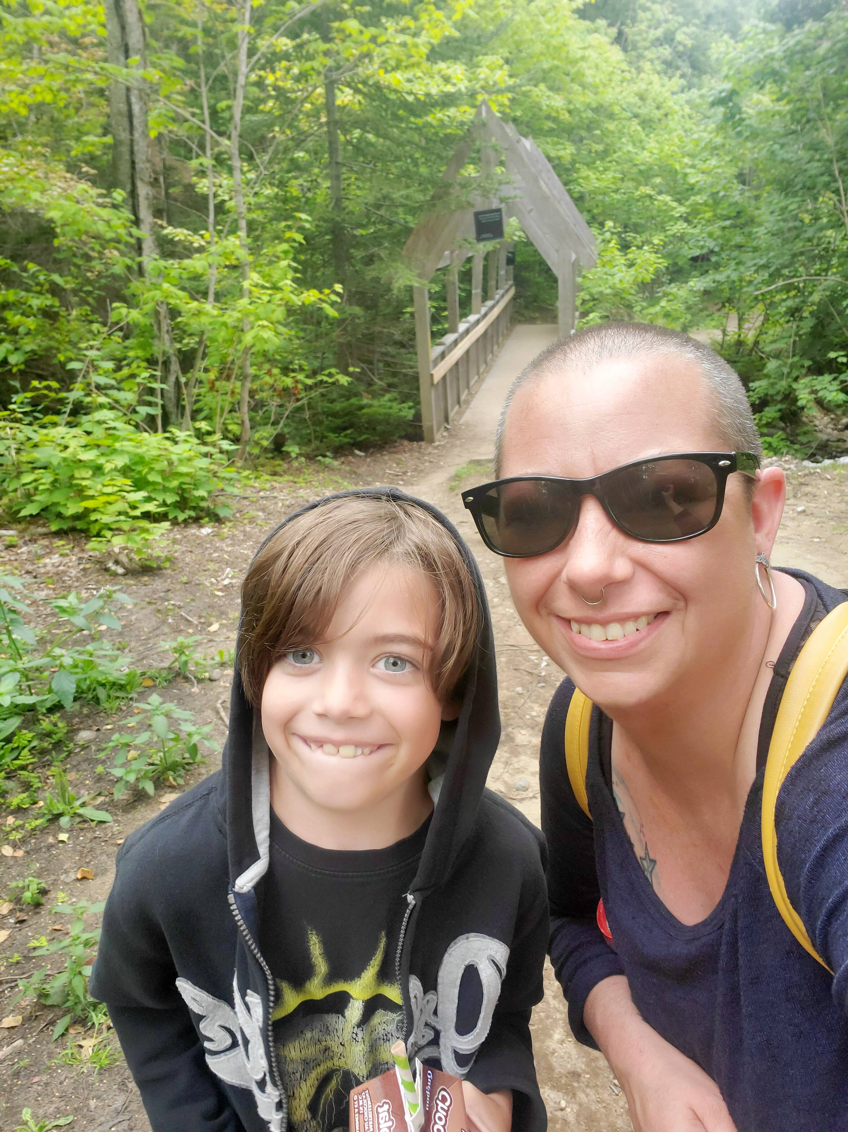 Crise du logement: sans logis avec son fils de neuf ans