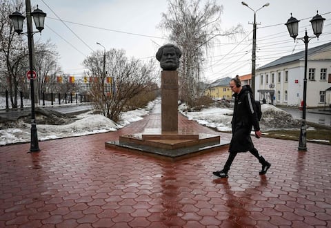 Faced with sanctions, Lada's factory town on the edge of the abyss