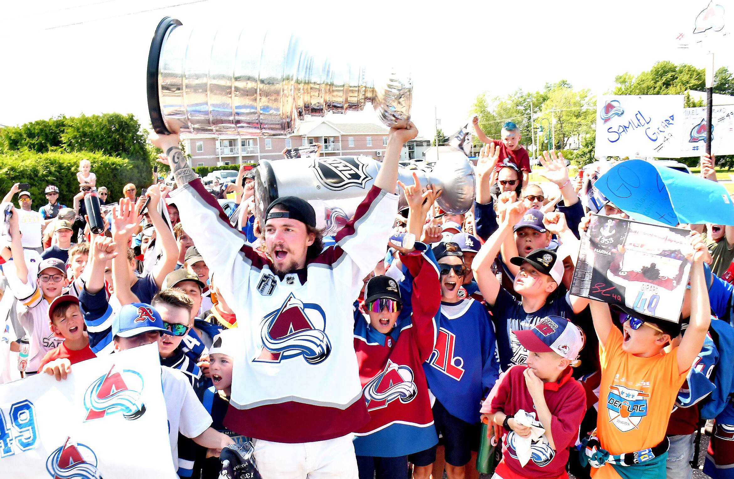 Girard f&ecirc;te la coupe en rockstar