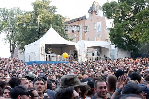 Festival-goers attend Millencolin's performance at the Festival d'été de Québec (FEQ) on July 15, 2022. MARCEL TREMBLAY/AGENCY QMI