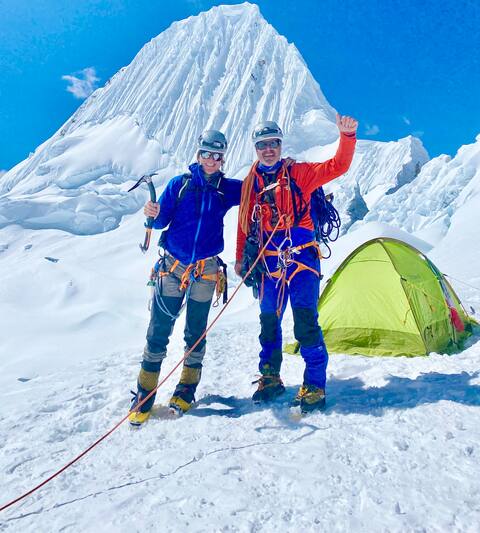 Thivierge junto a su compañero Alfred Boivin llegaron a la cumbre del Alpamayo el 21 de julio, gracias a un sólido trabajo en equipo.