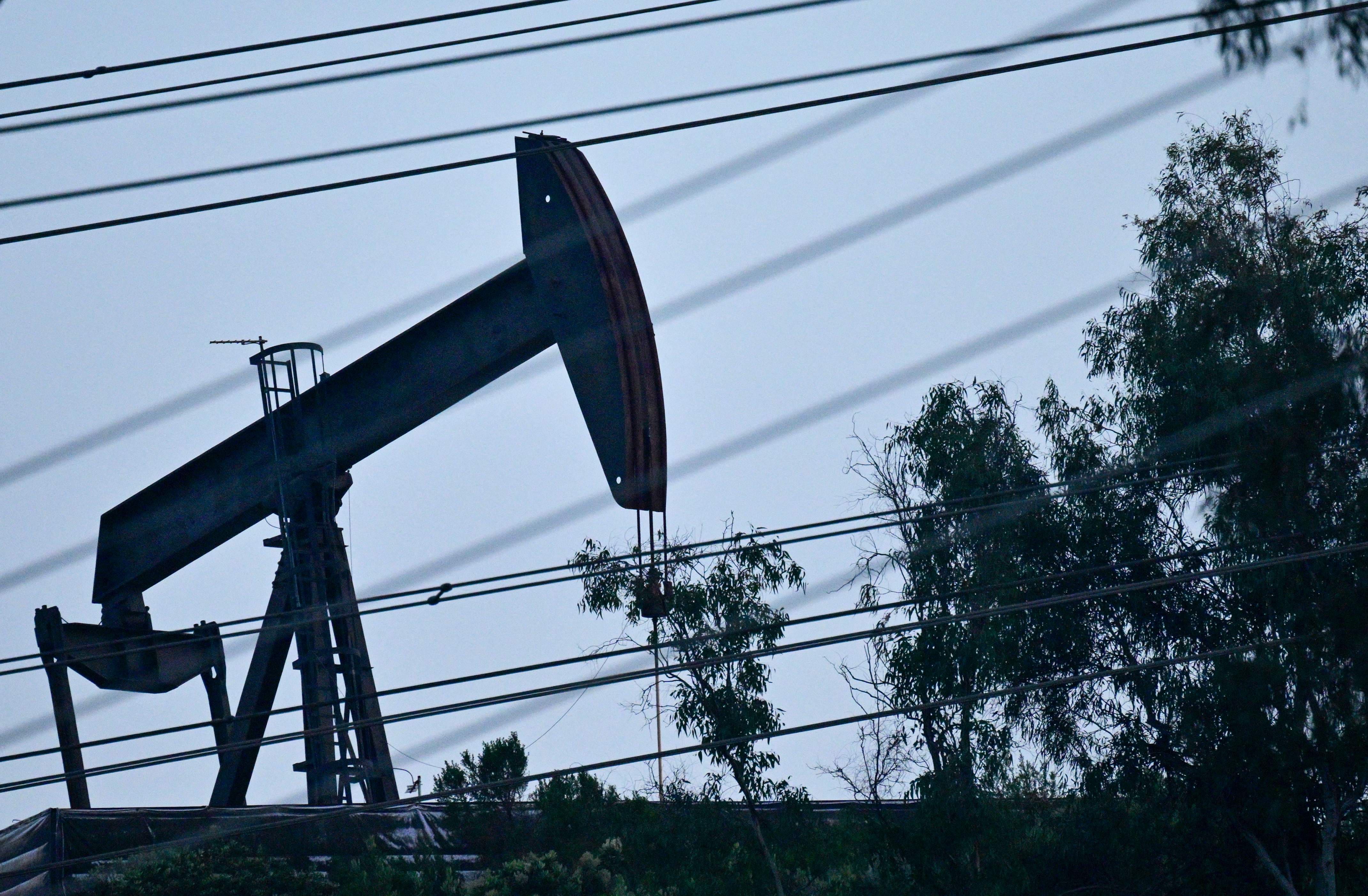 Le cours du p&eacute;trole grimpe &agrave; son plus haut depuis pr&egrave;s de deux ans