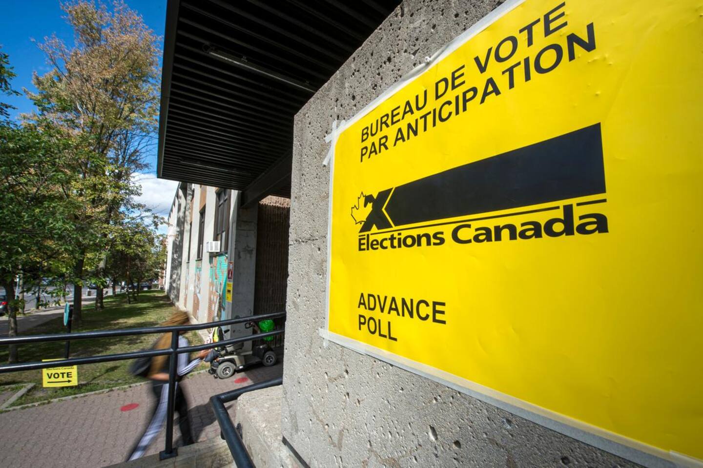 Les bulletins de vote par la poste ne seront pas comptés avant mardi Les bulletins de vote par la poste ne seront pas comptés avant mardi