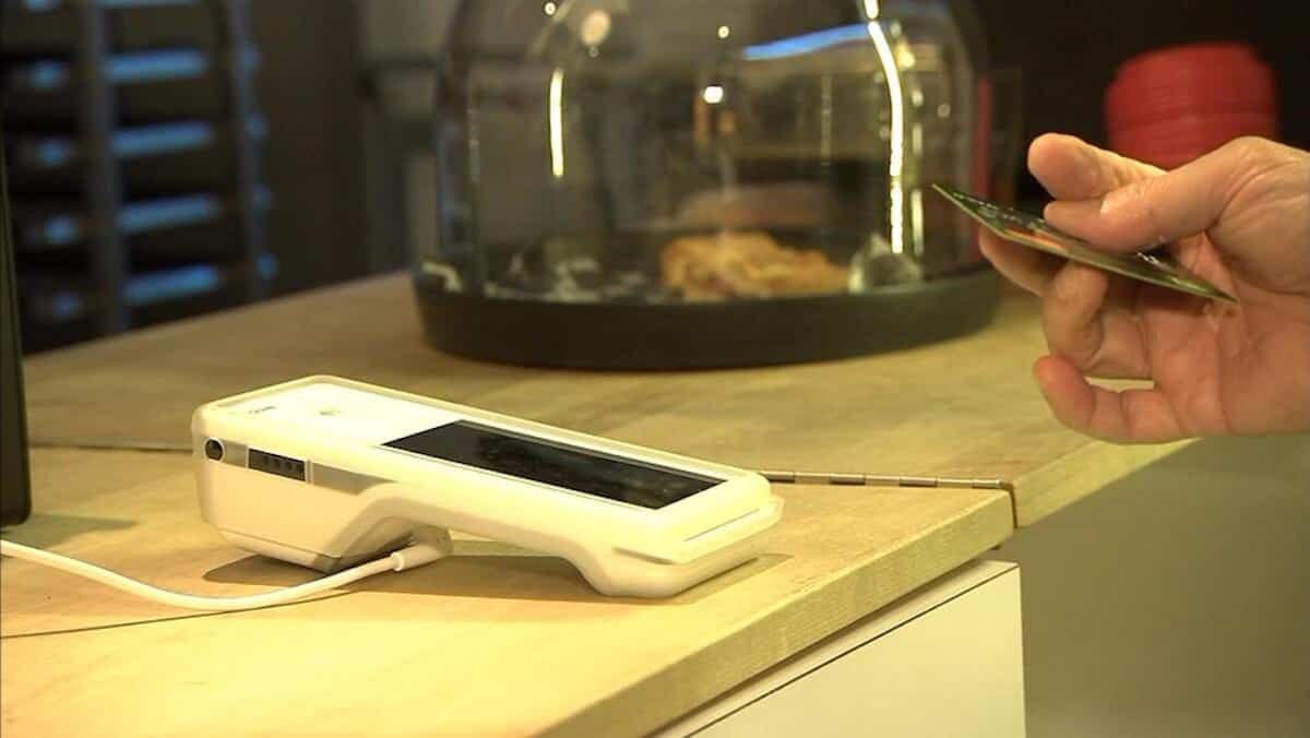 Pourboire inclus dans les prix au restaurant: un modèle loin de faire l’unanimité