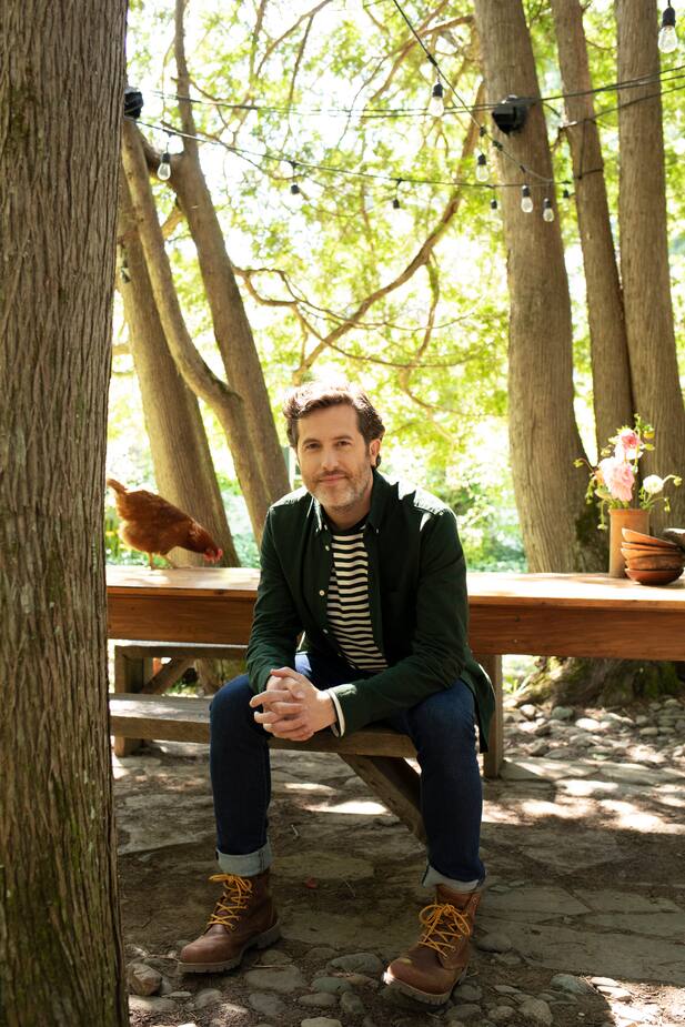 Image principale de l'article Voici qui chantera la nouvelle chanson-thème