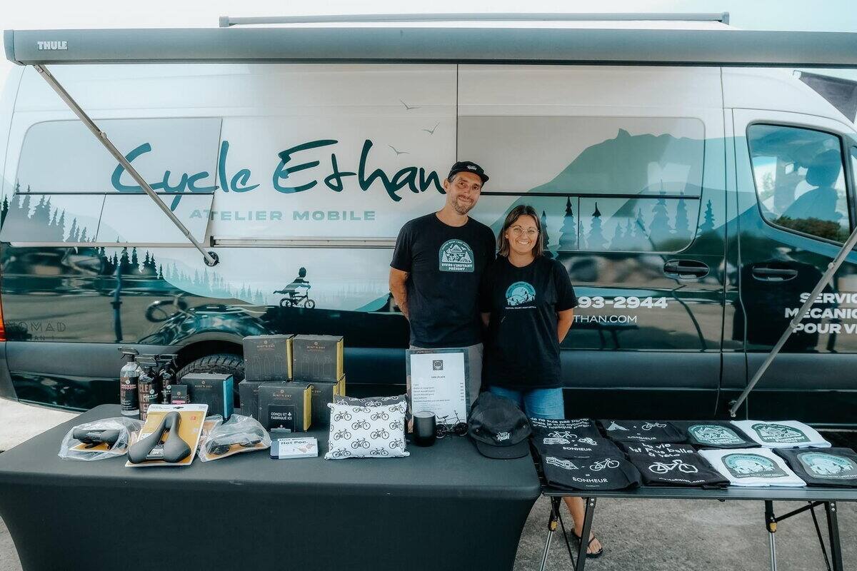 T&eacute;l&eacute;travail de r&ecirc;ve: marqu&eacute;s par un malheur, ils parcourent sur les routes du Qu&eacute;bec en couple