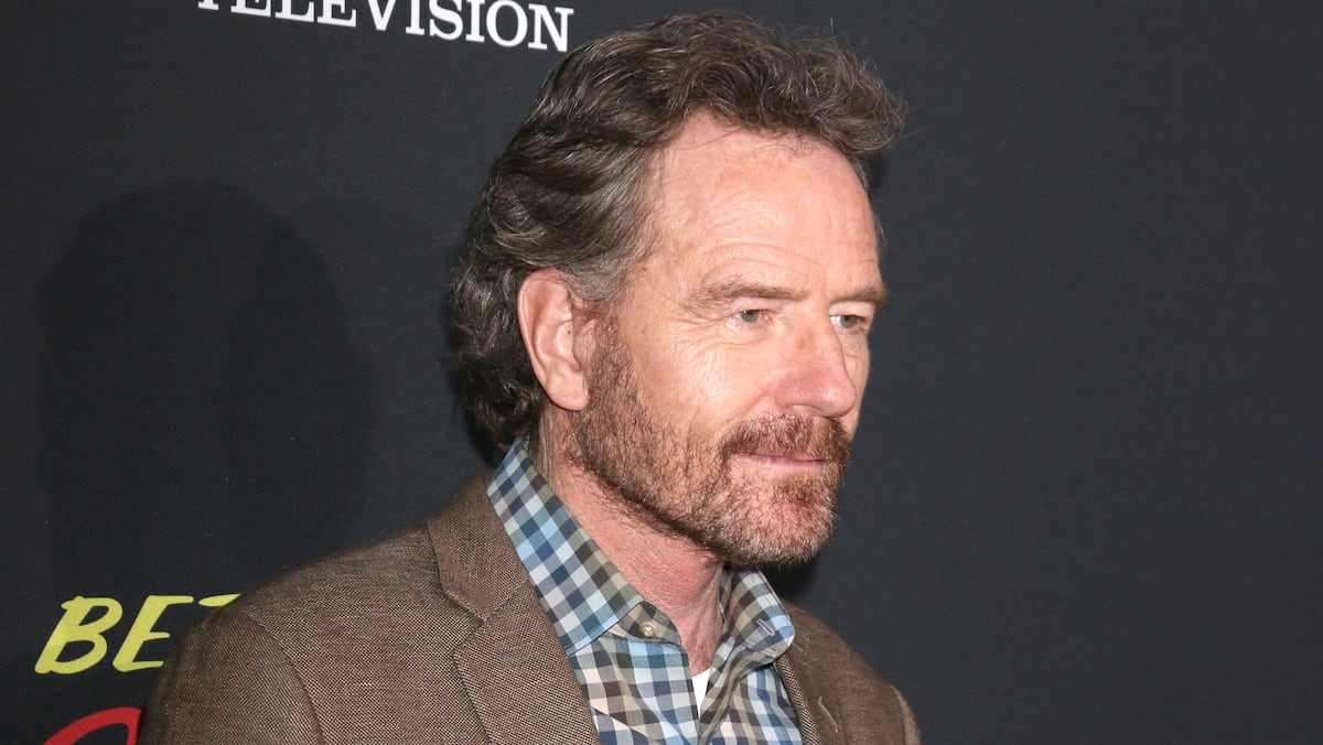 «Mon cher fils dans Breaking Bad»: Bryan Cranston «profondément bouleversé» par le décès de RJ Mitte