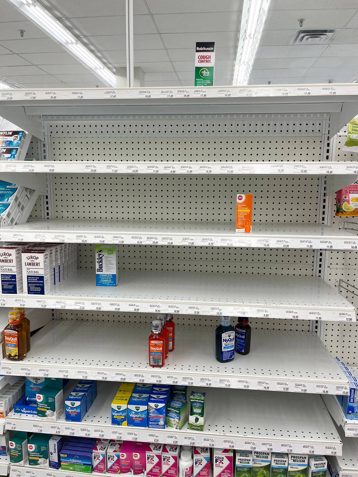 Pénurie de sirop pour la toux sur les tablettes des pharmacies Pénurie de sirop pour la toux sur les tablettes des pharmacies