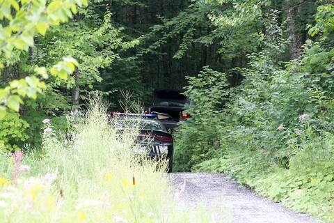 A vehicle in which a lifeless body was found in front of a police car, in view of motorists traveling on Boulevard Talbot.