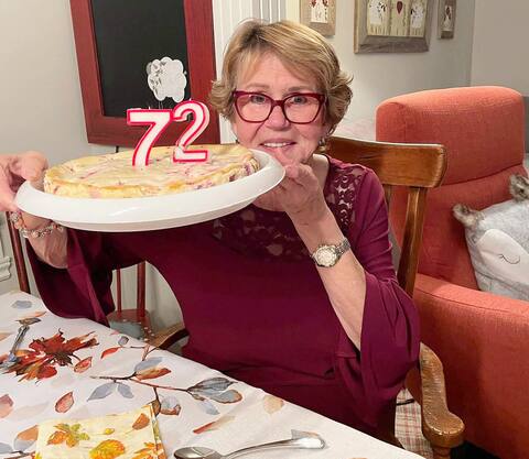 Louise Gaudreault célébrant son dernier anniversaire. Elle est morte une semaine après que sa petite-fille di lei a reçu le diagnostic d'un cancer incurable semblable.