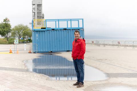 Sylvain Parent-Bédard, president and founder of SISMYK at the Place des Canautiers site, where the show will be broadcast on large screens.