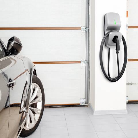 In addition to renting water heaters, Hydro Solution also offers electric charging stations, a rapidly growing segment with a future.