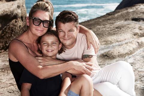 La famille Da Costa on the plage de Copacabana au Brésil.