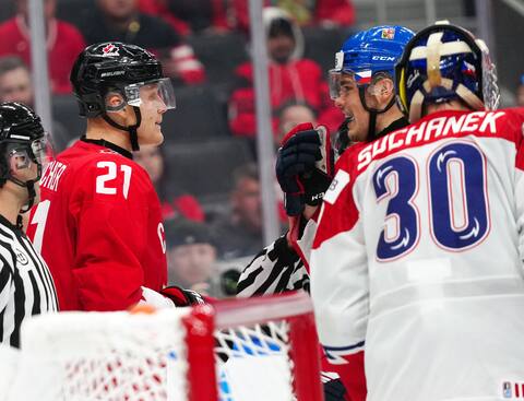 Nathan Gaucher en avait long à dire à un joueur de la Tchéquie.