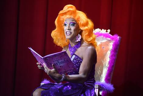 ART-COMEDIE-HA The drag queen Barbada a offert le meilleur segment de la soirée avec son conte pour adulte.