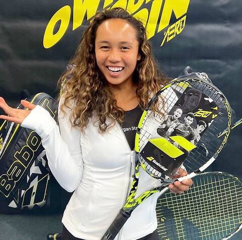 Leylah Fernandez a publié jeudi sur Instagram ce cliché sur lequel on la voit figurant sur le carton qui revêt la nouvelle raquette Aero de Babolat, aux côtés de Félix Auger-Aliassime, de Carlos Alcaraz et de Rafael Nadal.