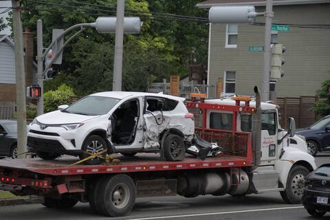 Une voiture percute la clôture d'un CPE de Beauport