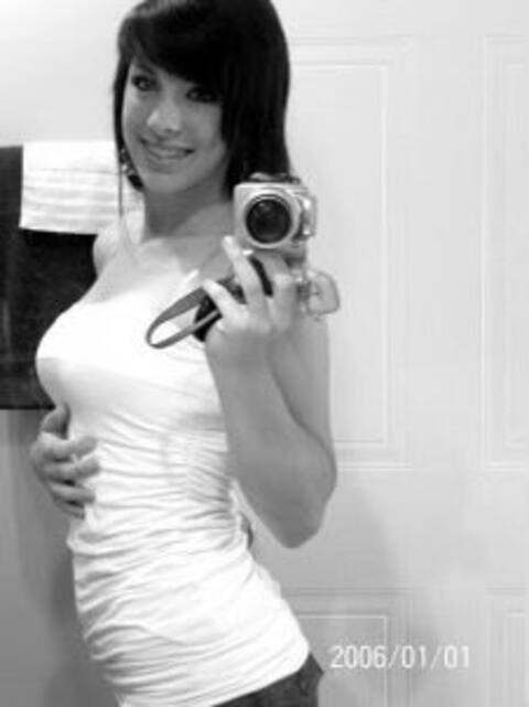 La jeune femme a souffert tantôt d'embonpoint tantôt d'anorexie à adolescence, si bien qu'elle a développé des troubles alimentaires et des problèmes de confiance en elle.