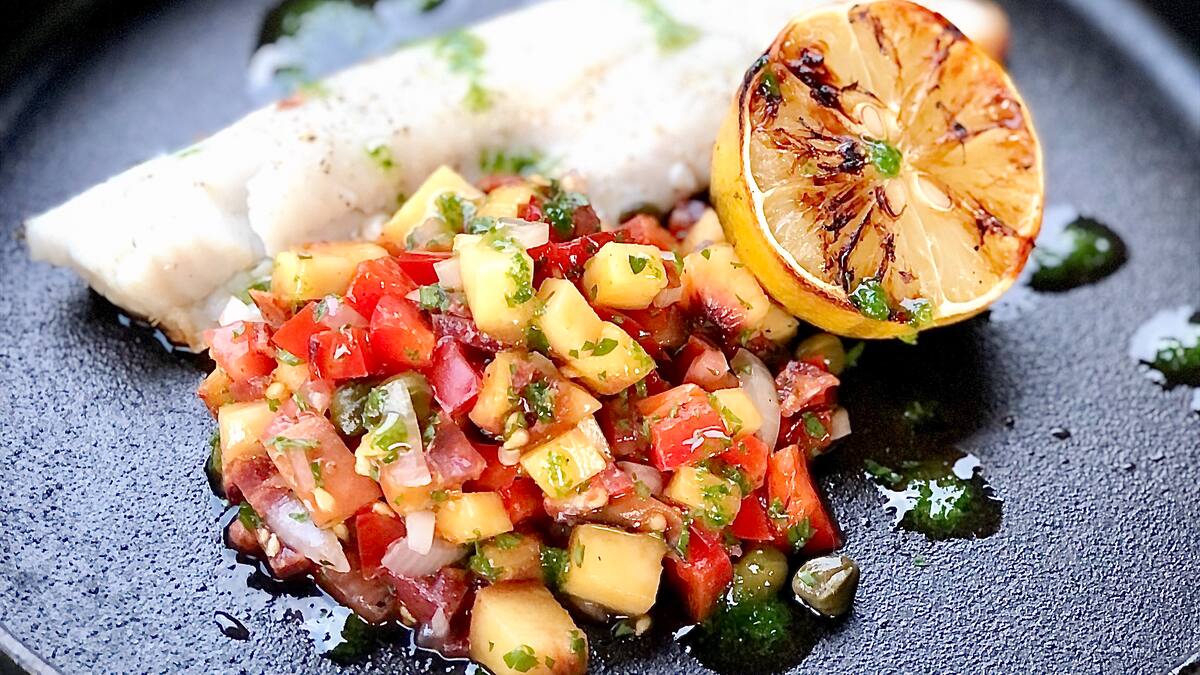 Filet de doré et salsa de pêches grillées | JDQ