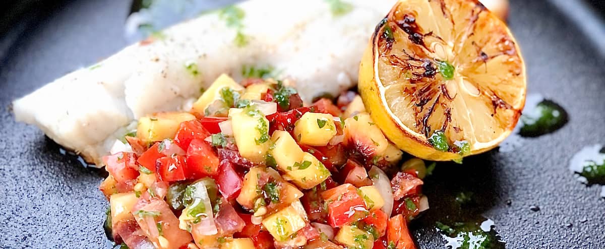 Filet de doré et salsa de pêches grillées | JDQ