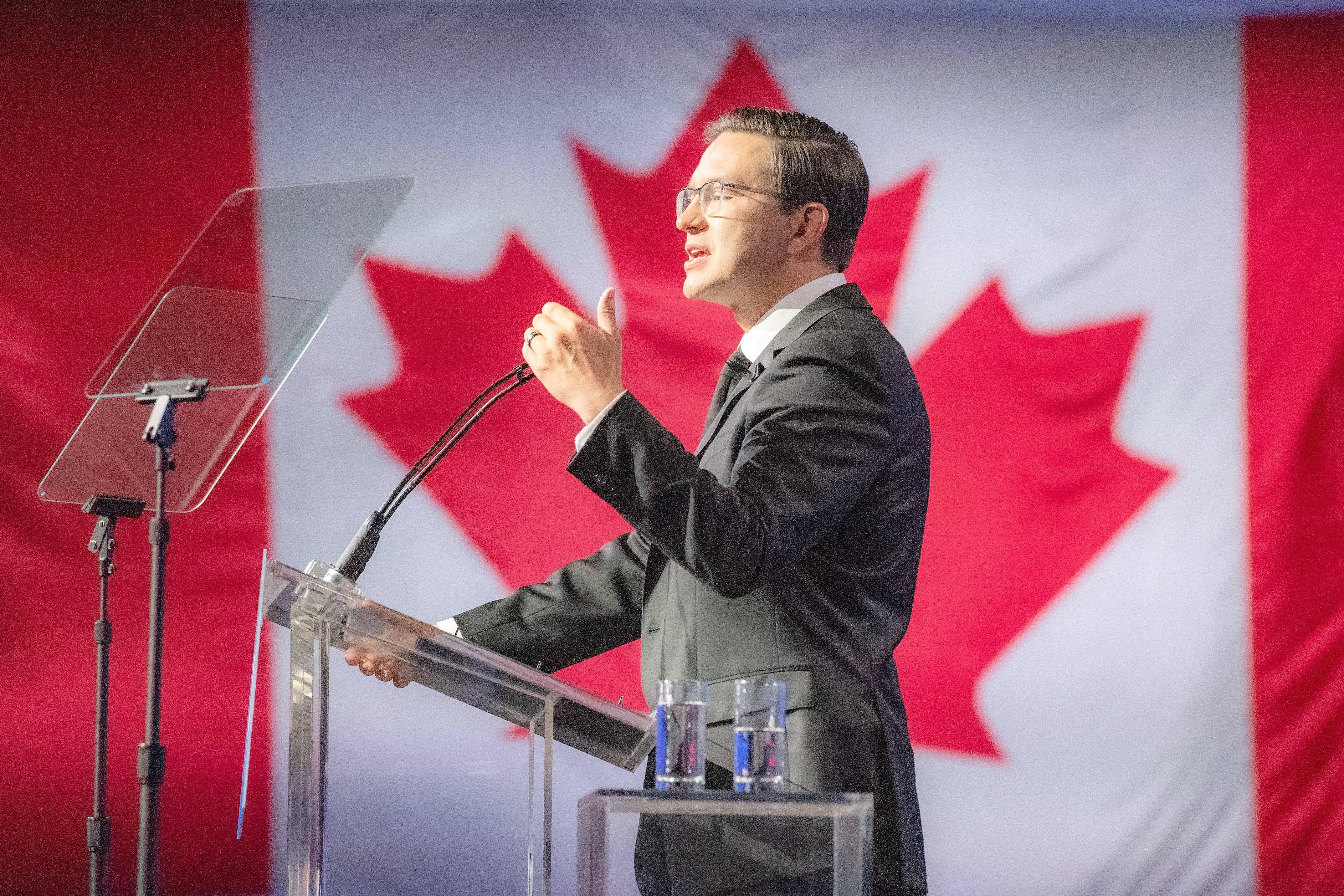 Pierre Poilievre l'&laquo;antiwoke&raquo;: qu&rsquo;attend sa base de lui?