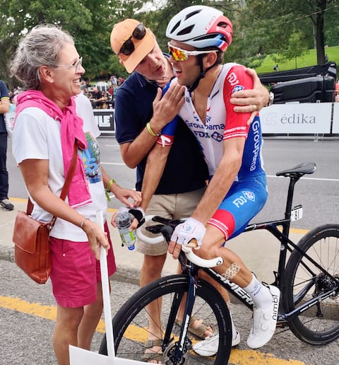 Antoine Duchesne at partagé ses émotions avec ses parents au terme de l'épreuve, there tomorrow.
