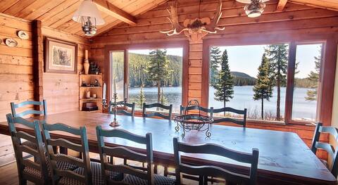 La salle à manger du chalet principal.
